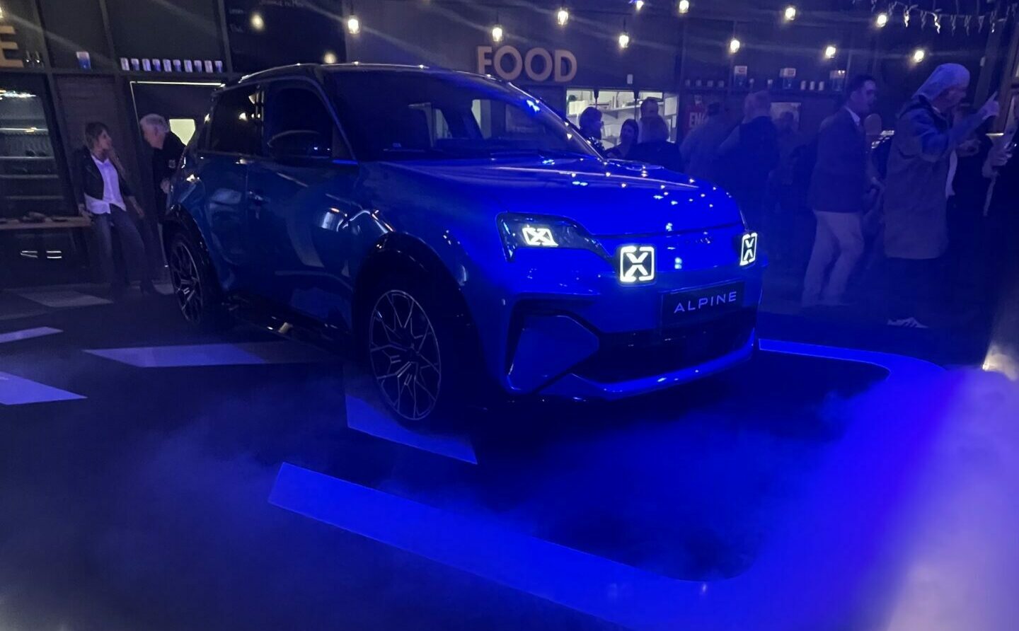 Face avant Alpine A110 bleu