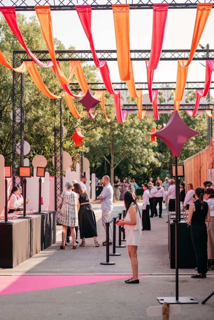 Scénographie immersive : comment engager réellement le public ?